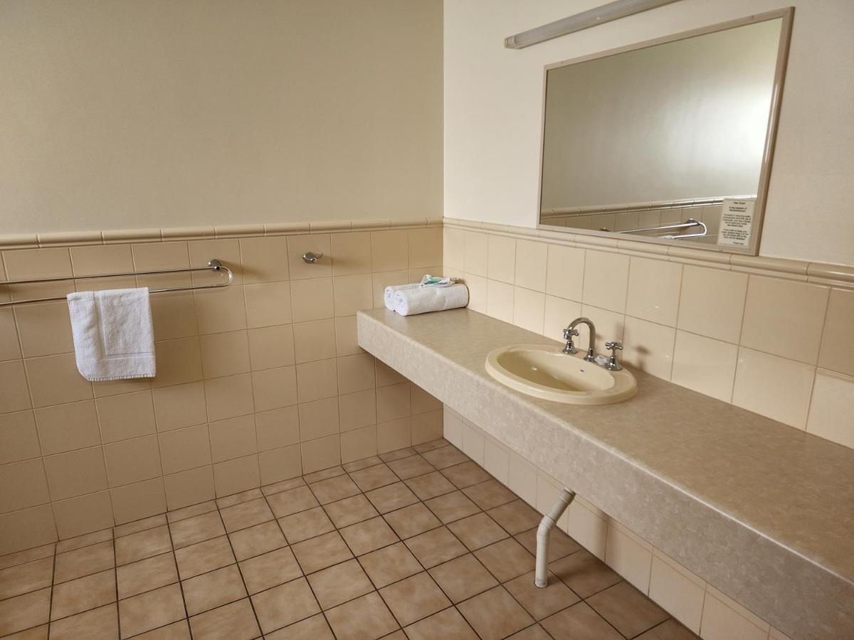 Country Roads Motor Inn Naracoorte Esterno foto
