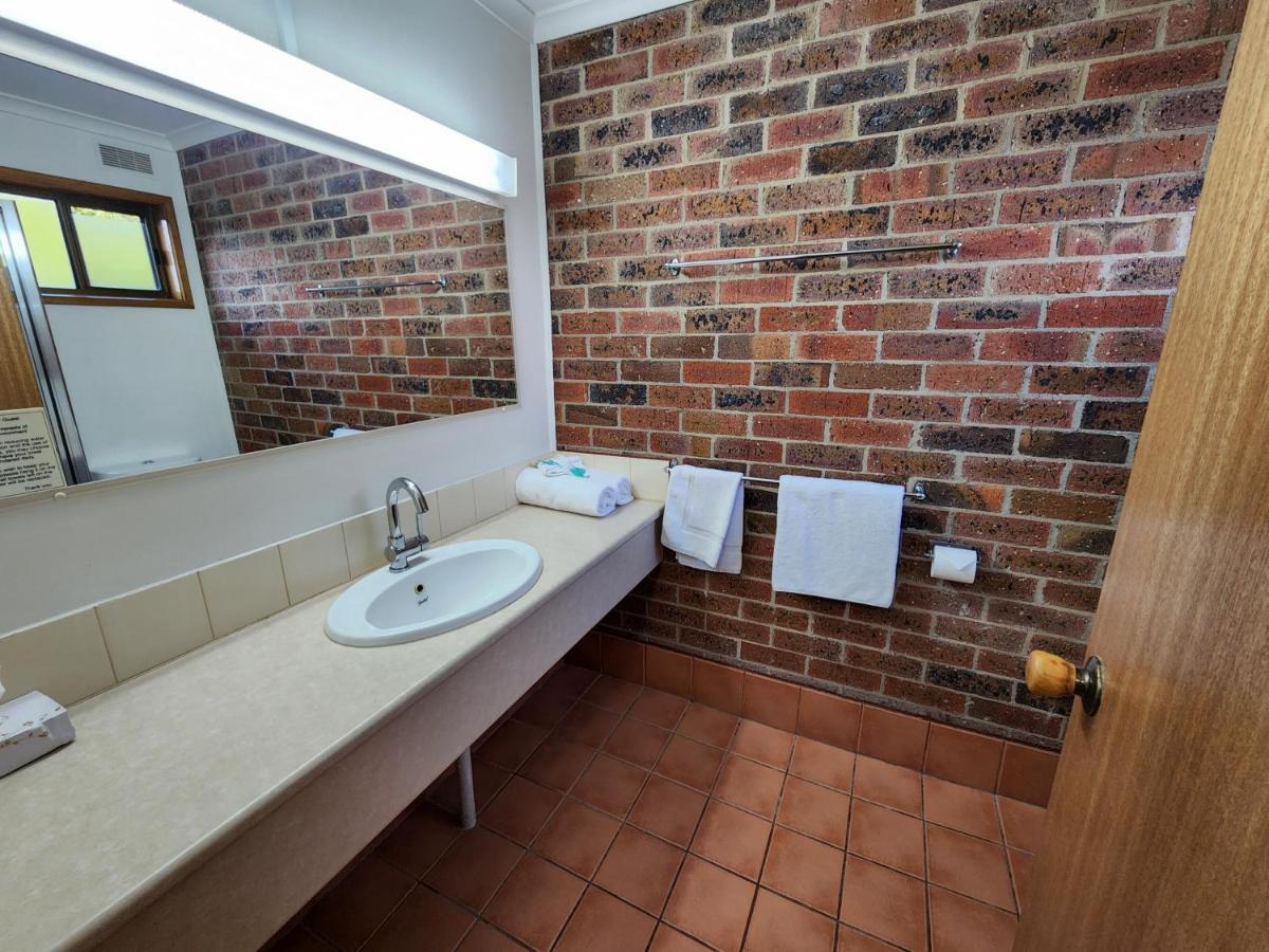 Country Roads Motor Inn Naracoorte Esterno foto