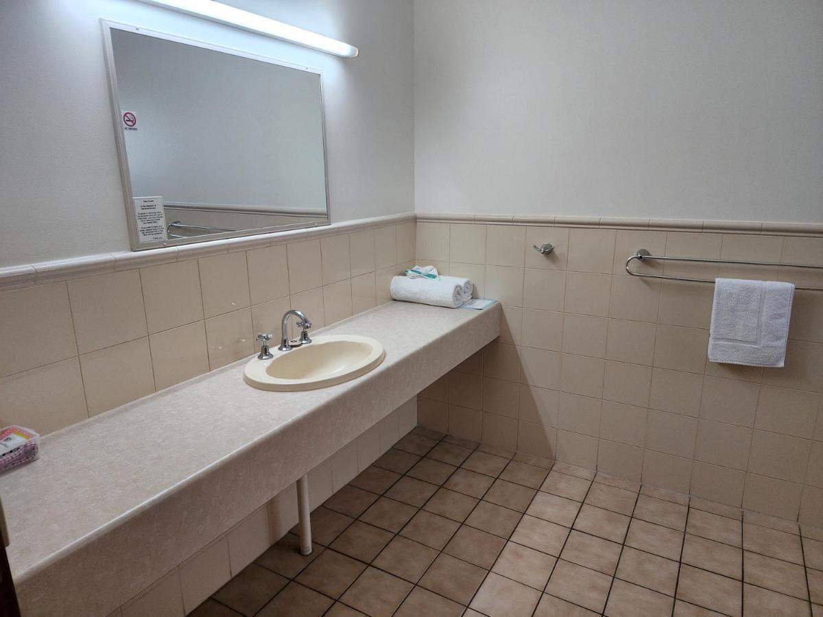Country Roads Motor Inn Naracoorte Esterno foto