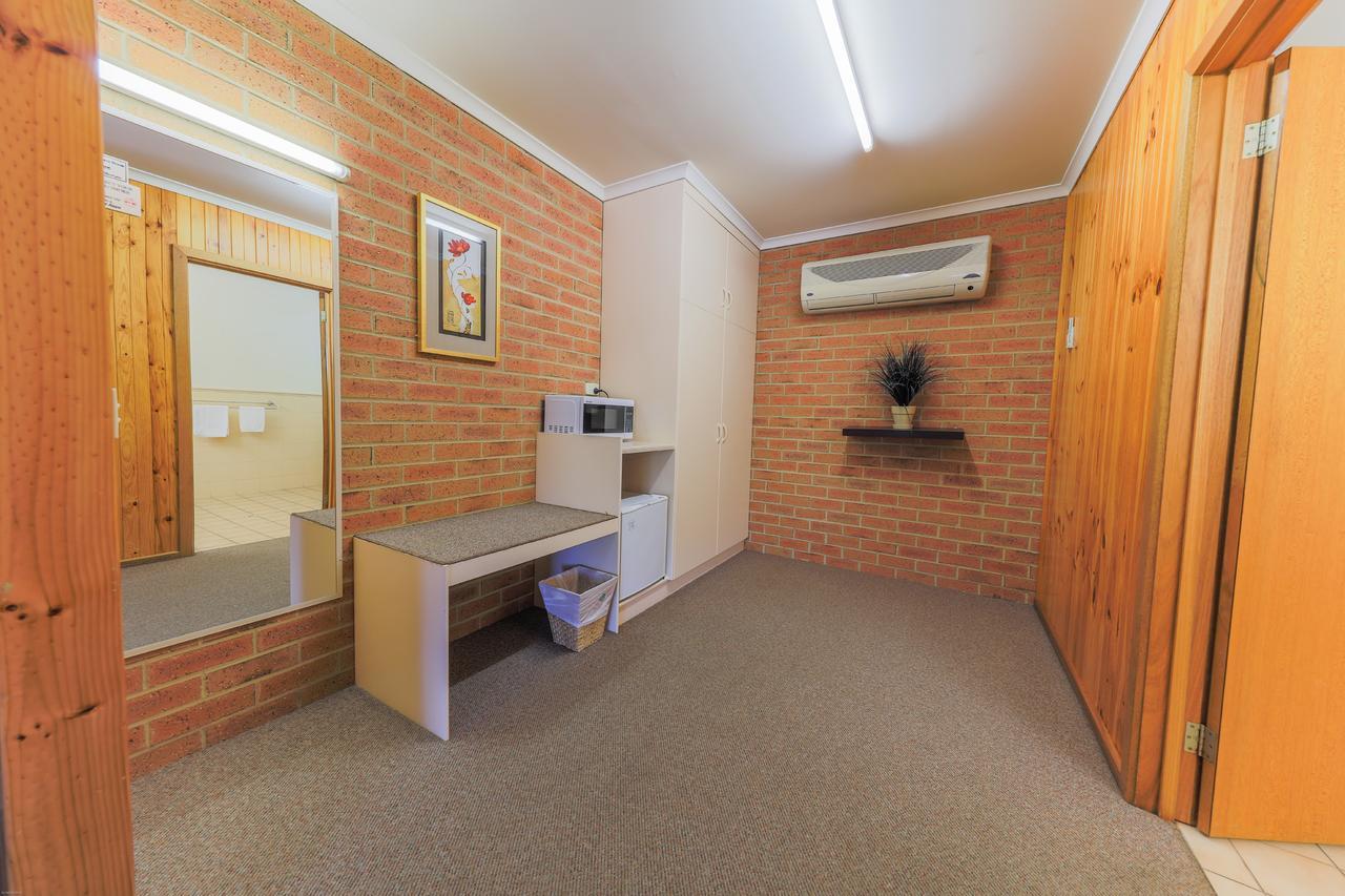 Country Roads Motor Inn Naracoorte Esterno foto